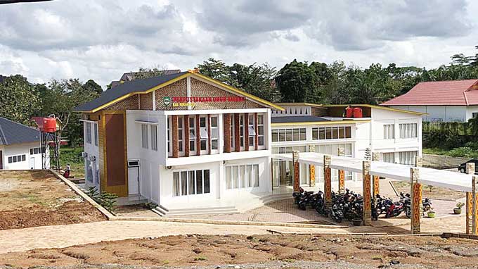 Kondisi Gedung Pelayanan Perpustakaan Umum Daerah Rohul yang menurut rencana akan diresmikan oleh Ketua Perpusnas RI pada Kamis (16/3/2023).