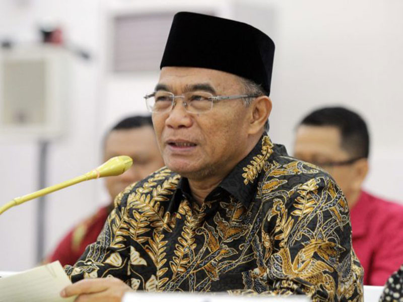 Menko PMK Muhadjir Effendy mengestimasi pemindahan boat to boat yang akan dilakukan pada 26 Februari di Selat Durian dan akan tiba di Pulau Sebaru Kecil 28 Februari sekitar pukul 09.00 WIB. (DERY RIDWANSAH/JAWAPOS.COM)