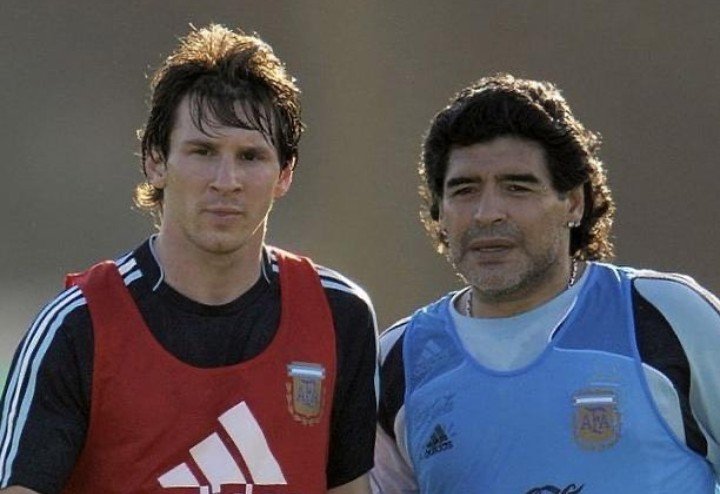 Lionel Messi bersama legenda Sepakbola Maradona.