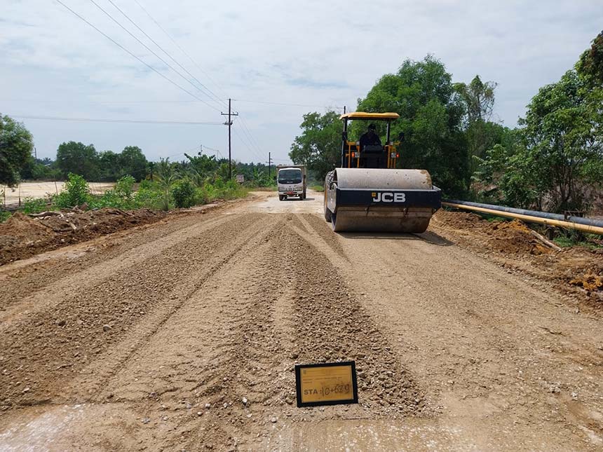 Kegiatan pemeliharaan Jalan Sontang-Jurong-Duri Kabupaten Bengkalis oleh Dinas PUPR Riau.