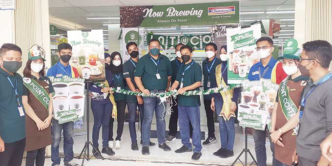 Deputy Brand Manager Indomaret Ichsan Kusuma Ismail meresmikan Indomaret Point Coffee ke-19 cabang Pekanbaru di Jalan M Yamin, Bangkinang, Kampar, akhir pekan lalu. Outlet ini menjawab keperluan masyarakat sebagai rest area karena berada persis di Jalan L