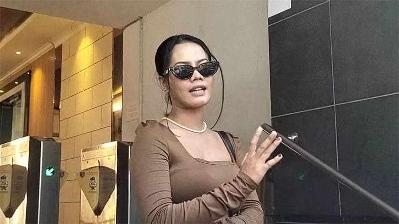 Selebgram Fransiska Candra Novitasari atau Siskaeee usai diperiksa penyidik Polda Metro Jaya.
