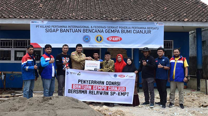 Serikat Pekerja Kilang minyak Putri Tujuh (SP-KMPT) Pertamina RU2 salurkan donasi bantuan gempa Cianjur untuk pembangunan sarana pendidikan di Desa Rancagoong Kecamatan Cilaku Kabupaten Cianjur pada Senin dan Selasa (30-31/01)