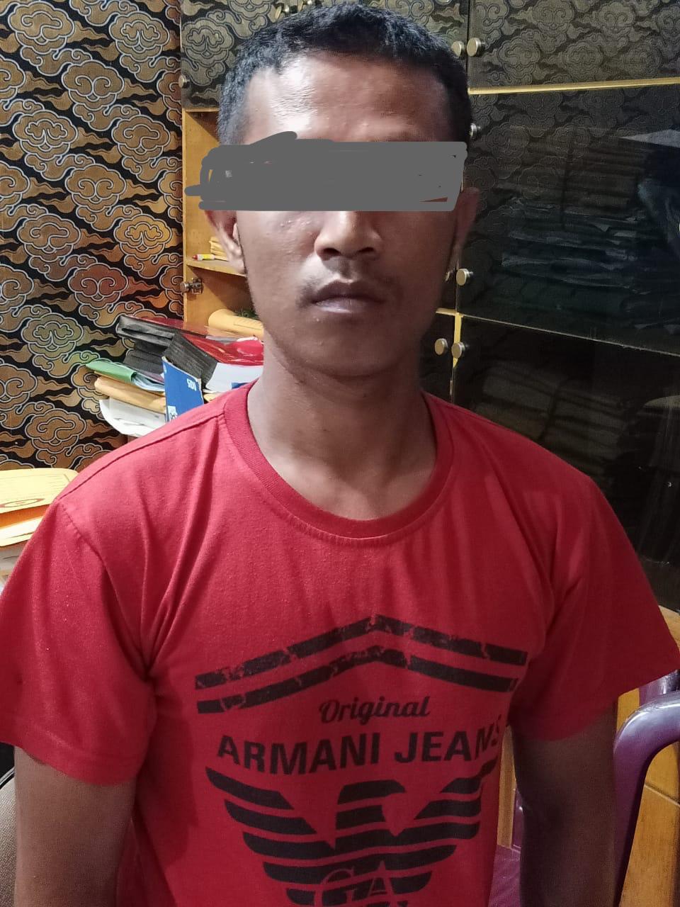 Satreskrim Polresta Pekanbaru mengamankan pelaku inses JH (37) yang tega menggauli anak kandungnya.  (Foto Satreskrim Polresta Pekanbaru for Riaupos.co)