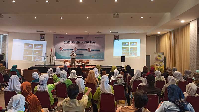 Rumah Sakit Awal Bros Jalan Sudirman Pekanbaru menggelar seminar â€œHidup Sehat, Tulang Kuatâ€ di Lantai A RS Awal Bros yang diikuti ratusan peserta, Sabtu (29/10/2022).