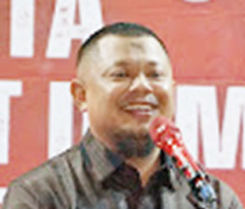 Camat Mandau Riki Rihardi membuka secara resmi turnamen Taruna Extra Domino, dalam memperebutkan Piala Karang Taruna Kecamatan Mandau 2023, Senin (11/12/2023) malam.