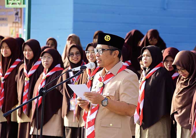 Wakil Bupati Bengkalis H Bagus Santoso memberikan arahan pada perkemahan akbar Gudep Pramuka Pondok Pesantren Modern Nurul Hidayah, Sabtu (21/1).