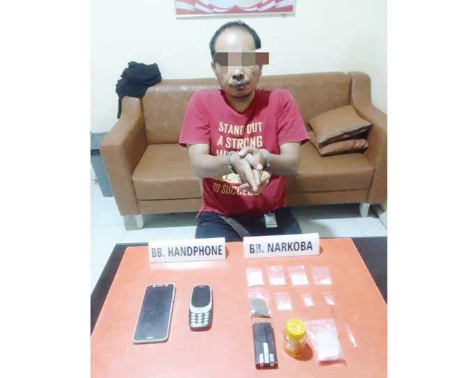 Jajaran Satnarkoba Polres Kampar berhasil mengamankan seorang yang diduga pengedar narkoba di Jalan Ahmad Yani, Kelurahan Langgini, Kecamatan Bangkinang Kota,Â Rabu (15/2/2023).Â 