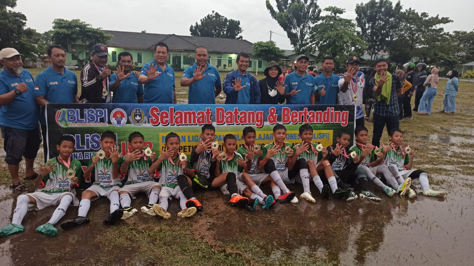 SSB PTPN V Juara 1 Kejuaraan Sepak Bola BLiSPI Zona Riau 2022 yang dilaksanakan di Lapangan Baterai B Harapan Raya Pekanbaru, Ahad (30/10/2022).