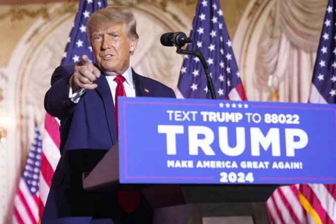 Mantan Presiden AS Donald Trump mengumumkan dirinya akan kembali mengikuti Pilpres AS. Pengumuman itu dilakukan di at Mar-a-Lago, Palm Beach, Florida, AS pada 15 November 2022