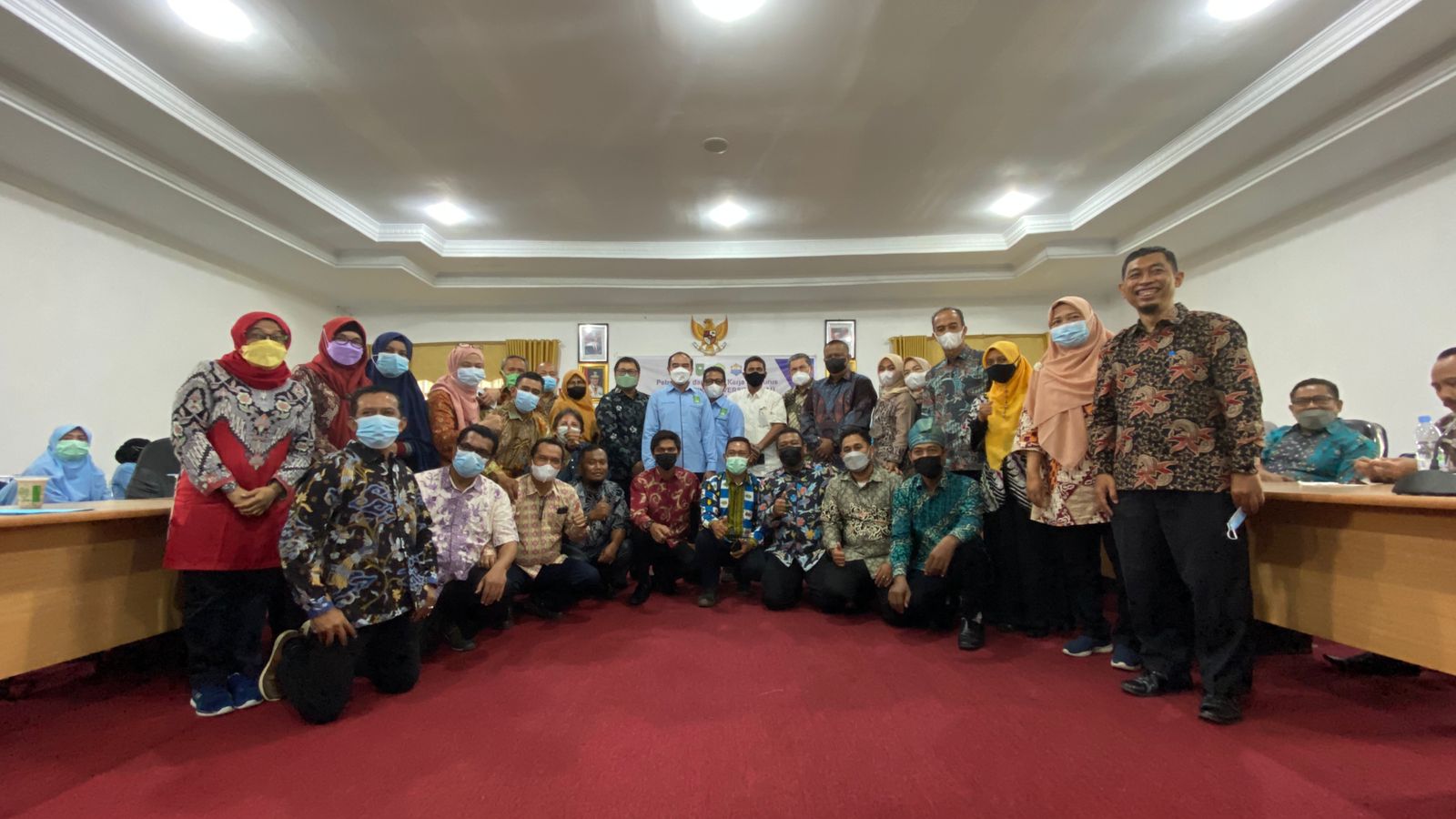 Pengurus Ikatan Keluarga Alumni (IKA) Fakultas Perikanan dan Kelautan (Faperika)  â€“ Universitas Riau 2021 - 2024, foto bersama usai pelantikan.