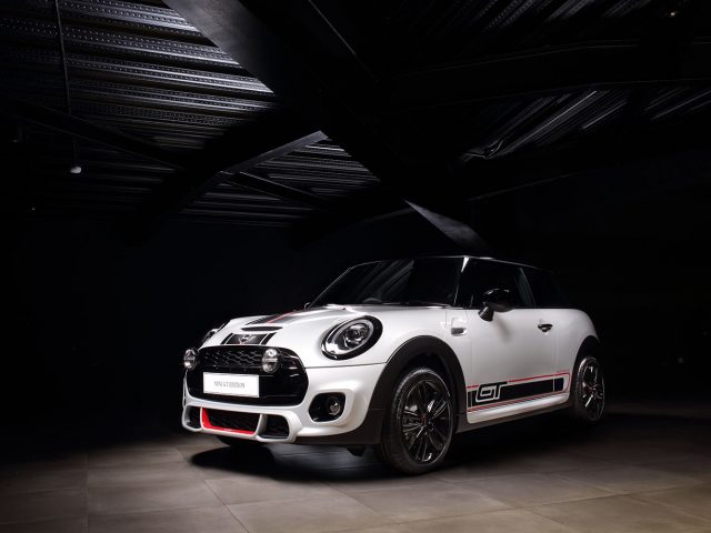 Mini GT edisi terbaru mengaspal di Indonesia.(JAWAPOS.COM)