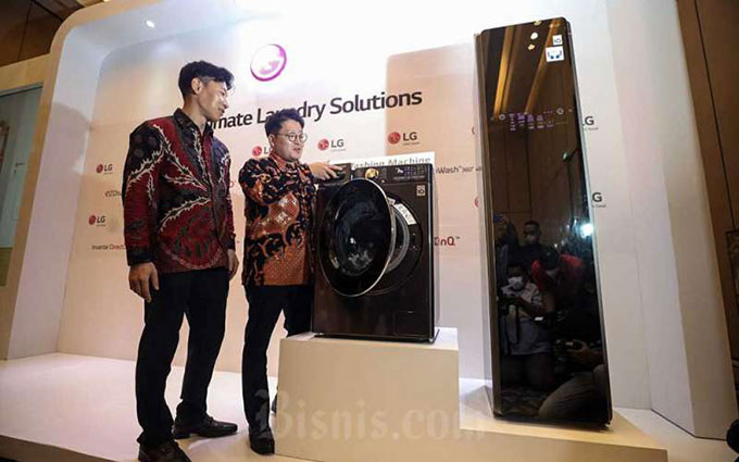 PT LG Electronics Indonesia (LG) kembali memperkenalkan produk elektronik rumah tangga terbarunya, yakni LG Styler dan mesin cuci cerdas AI DD seri FV1413H2BA, baru-baru ini.