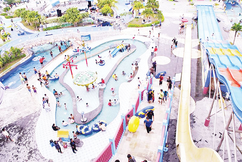 Wahana permainan air cukup lengkap di Labersa Waterpark.(DOK RIAUPOS.C0)