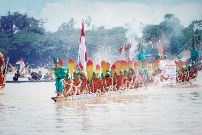 Penampilan Terbaik: Jalur Kemilau Jingga Batang Kuantan dinobatkan sebagai jalur Penampilan Terbaik pada Festival Pacu Jalur Tradisional  2022 di Tepian Narosa Teluk Kuantan.  Foto diambil belum lama ini.