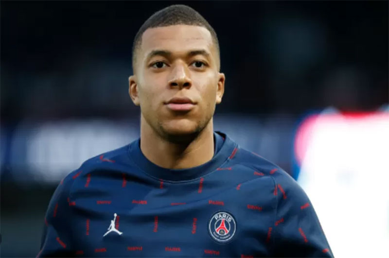 Kylian Mbappe bisa memperkuat Liverpool, apalagi manajemen PSG bersedia melepasnya sebagai pemain pinjaman sebelum hengkang ke Real Madrid.