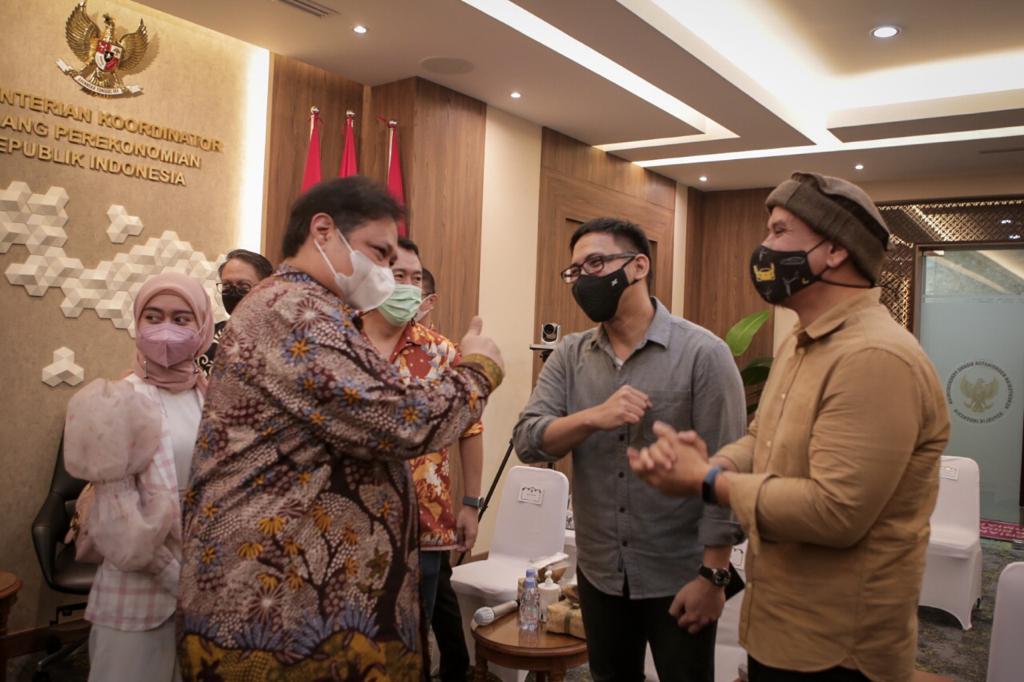 Audiensi para musisi Indonesia bersama Menteri Koordinator Bidang Perekonomian Airlangga Hartarto beserta jajaran di Loka Kretagama Kantor Kementerian Koordinator Bidang Perekonomian, Rabu (14/4/2021).