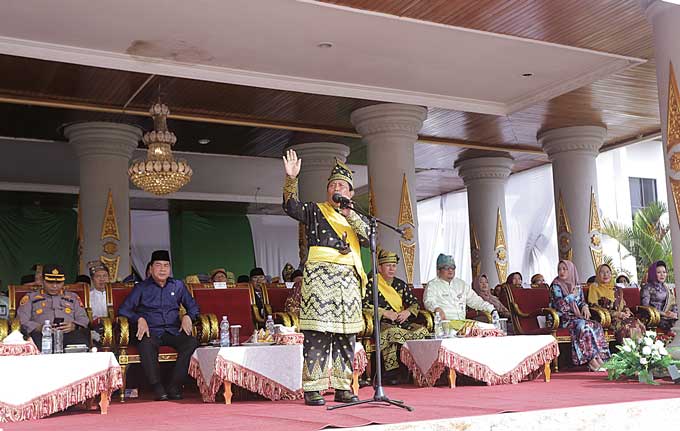 Bupati Rohul H Sukiman mendapat kehormatan bertindak sebagai Inspektur Upacara (Irup) Peringatan HAB ke-77 Kemenag tingkat Provinsi Riau yang dipusatkan di halaman Kantor Bupati Rohul, Selasa (3/1/2023).
