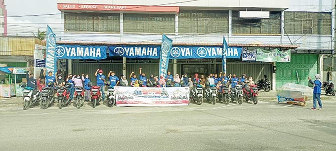 Peserta Rolling City Gear foto bersama sebelum acara dimulai, Ahad (19/12/2021).