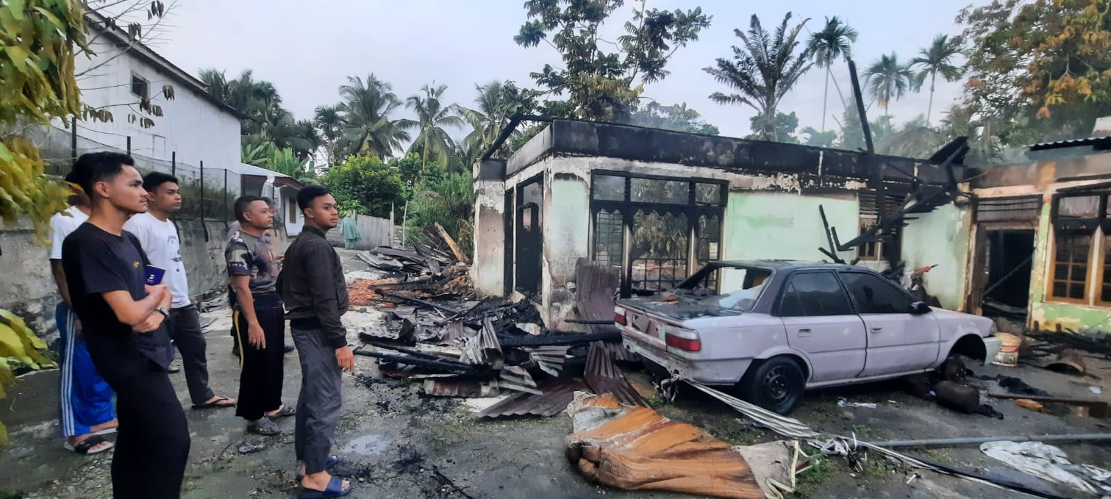 Rumah semi permanen di Jalan Letnan Boyak, Gang Ridho, Kelurahan Bangkinang, Kecamatan Bangkinang Kota hangus dilalap si jago merah, Ahad (23/4/2023).