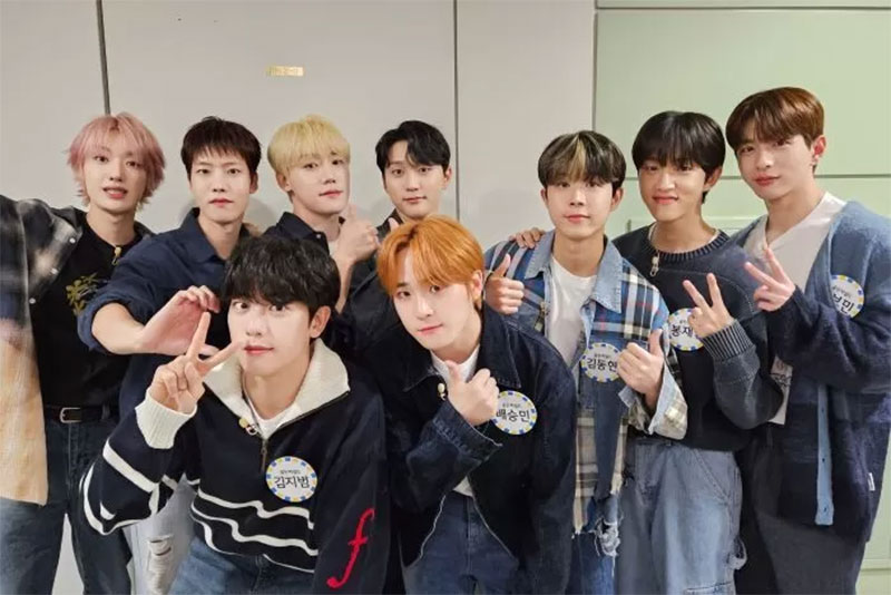Boygrup K-pop Golden Child dalam single album ketiga bertajuk Feel Me.
