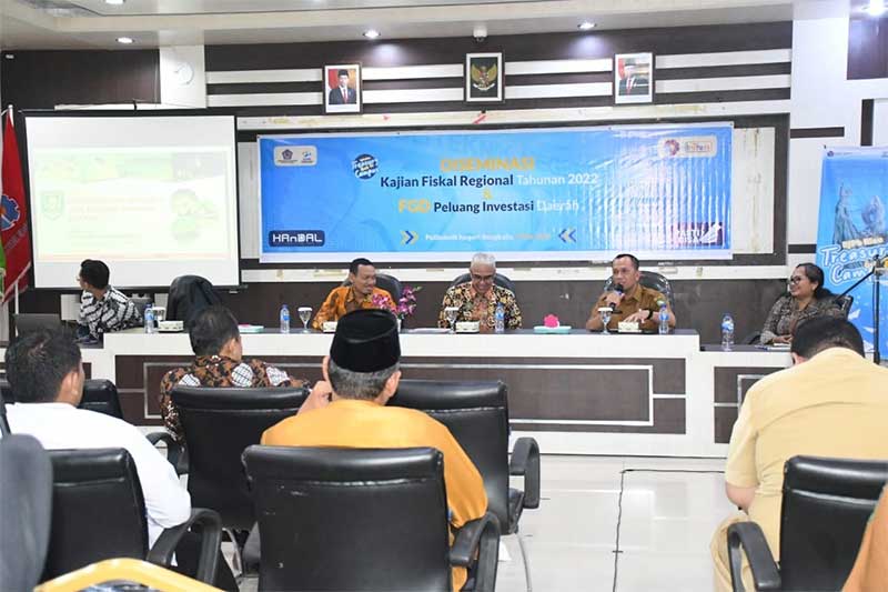 Kanwil Direktorat Jenderal Perbendaharaan Riau menggelar diseminasi Kajian Fiskal Regional (KFR) dan Forum Group Diskusi (FGD) Peluang Investasi Daerah Provinsi Riau 2023 di Aula Polbeng, Selasa (9/5/2023).