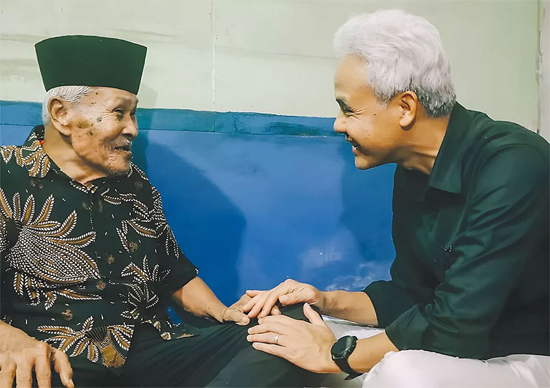 Ganjar Pranowo menginap di rumah Mbah Sumadi di Desa Tanjung Alam, Asahan, Sumatera Utara, pada Sabtu (11/11/2023).Â 