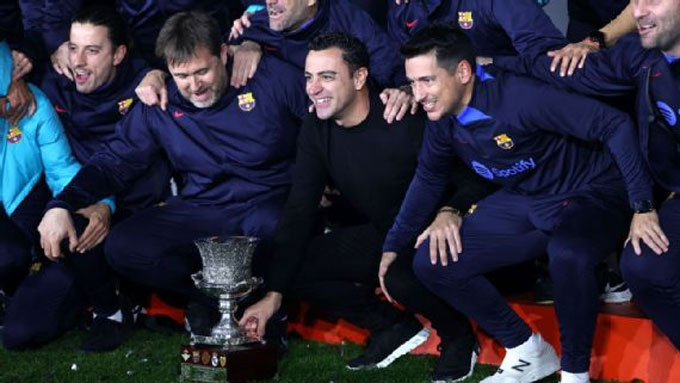 Legenda Barcelona Xavi Hernandez kini telah memenangkan trofi pertamanya sebagai manajer Blaugrana.