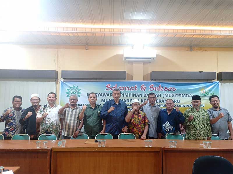 Pengurus PD Muhammadiyah Pekanbaru foto bersama usai pleno Musyawarah Pimpinan Daerah Kota Pekanbaru, Rabu (24/5/2023).
