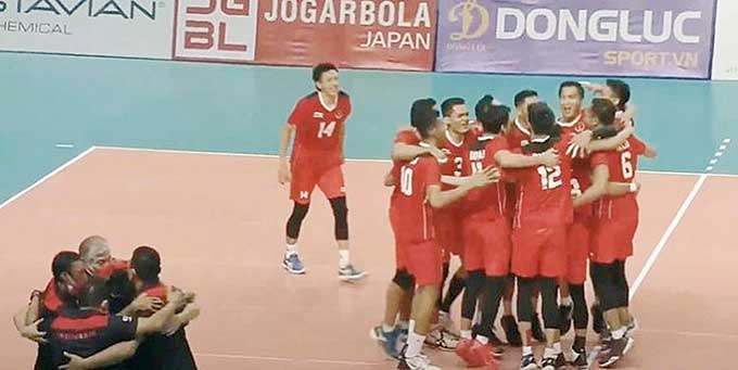 Para pemain Indonesia merayakan keberhasilan meraih emas SEA Games 2021 Hanoi, Ahad (22/5/2022).