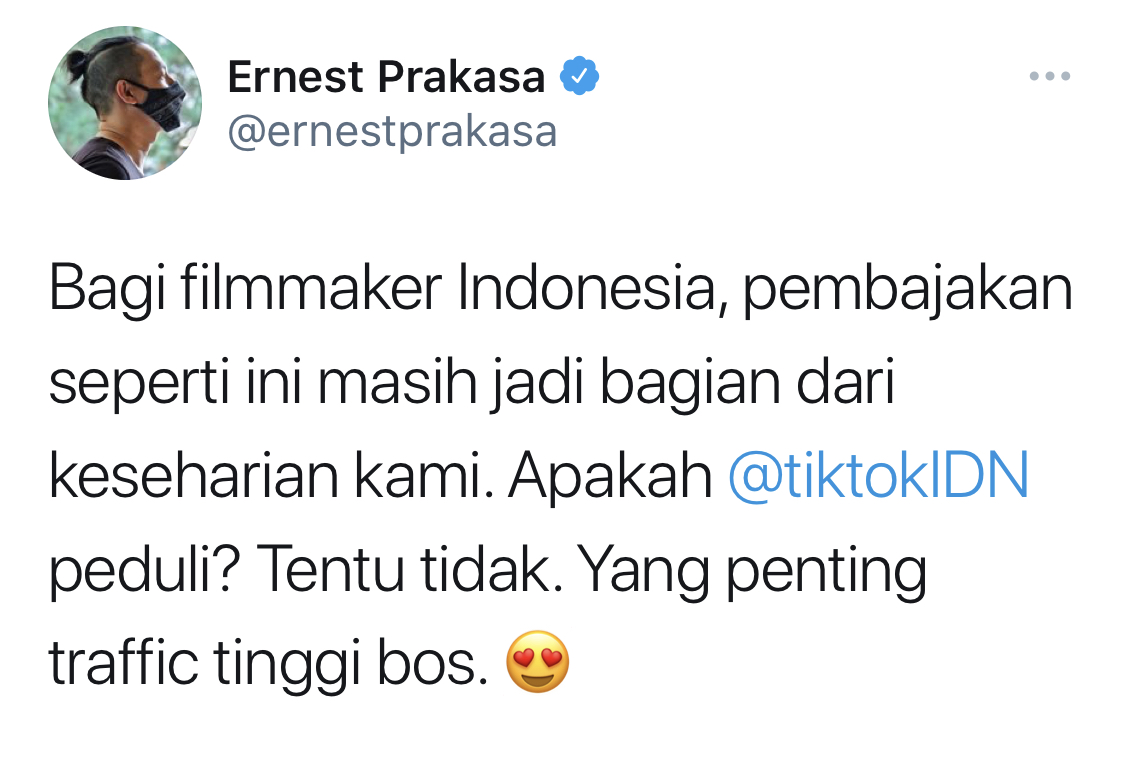 Tangkapan layar akun Twitter seorang sutradara Ernest Prakasa atas keresahannya soal film bajakan di TikTok.