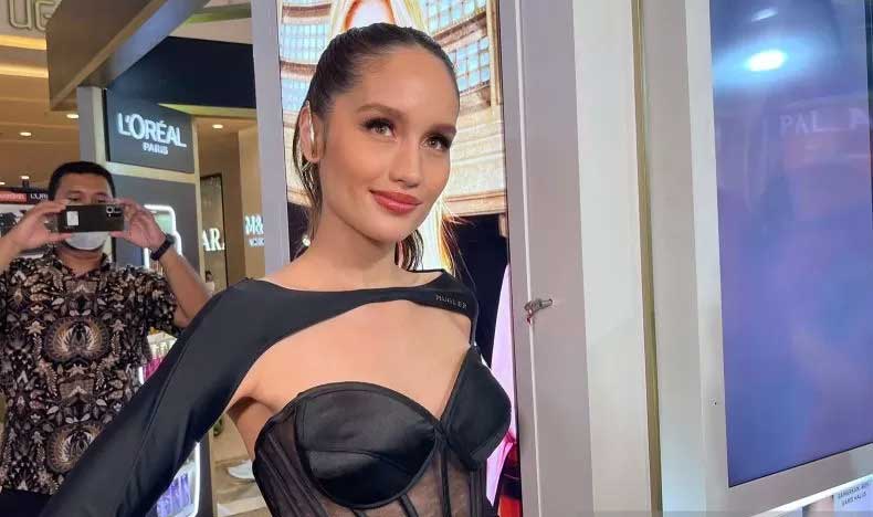 Cinta Laura akan menghadiri Festival Film Cannes 2023 mengenakan busana rancangan para desainer Indonesia