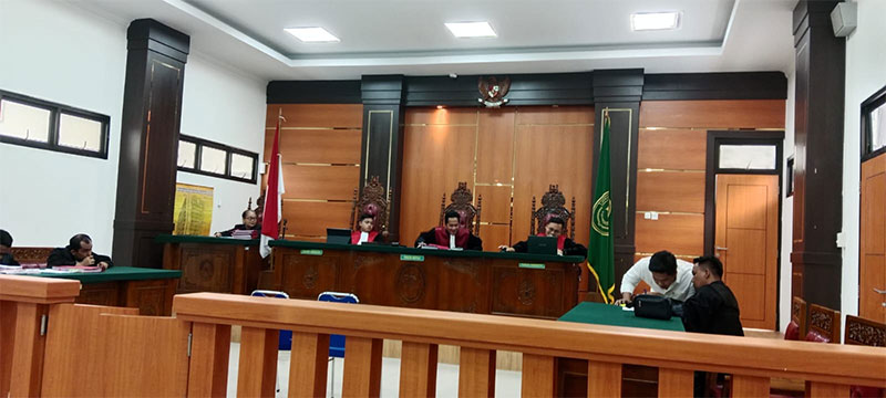 Sidang perdana dugaan pencemaran nama baik Bupati Kuansing H Suhardiman Amby di Pengadilan Negeri Kuansing,Rabu (1/11/2023).