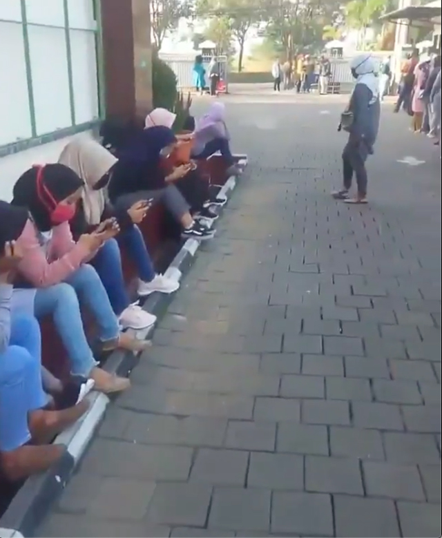 Puluhan ibu muda antre ajukan cerai di Pengadilan Agama Soreang. (INTERNET)