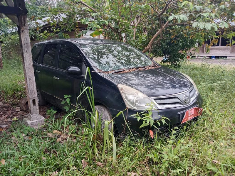 Salah satu randis roda empat milik Pemkab Meranti yang terbengkalai di Kecamatan Tebingtinggi Barat.
