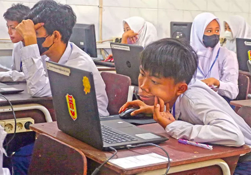 Siswa SMP Kemala Bhayangkari 6 mengikuti asesmen nasional berbasis komputer (ANBK),beberapa waktu lalu.