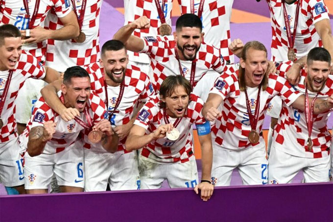 Para pemain Kroasia merayakan keberhasilan menempati posisi ketiga Piala Dunia Qatar 2022.