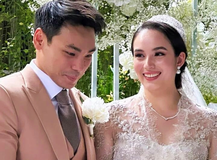 Rob Clinton dan Chelsea Islan resmi menjadi pasangan suami-istri.