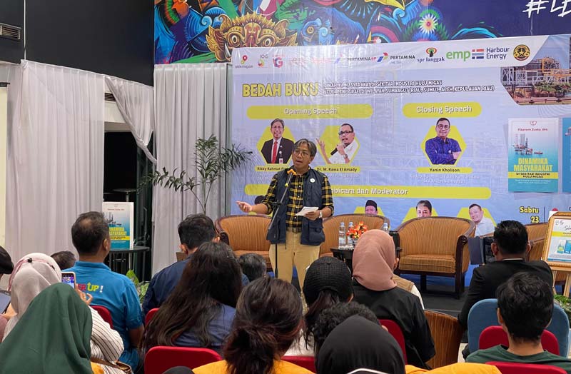Kepala Perwakilan SKK Migas Sumbagut Rikky Rahmat Firdaus saat menyampaikan sambutan dalam kegiatan bedah buku, baru-baru ini.