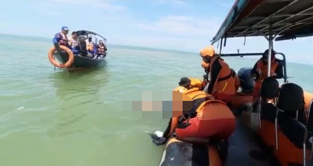 Tim SAR gabungan dari satuan Basarnas, Lanal, Polisi Perairan akhirnya berhasil menemukan jenazah Acen (18) warga Titi Akar, Kecamatan Rupat Utara, Kabupaten Bengkalis, pada Rabu (8/2/2023).