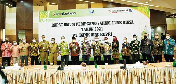 Pelaksanaan RUPSLB PT BRK untuk menetapkan beberapa pejabat tinggi yang dilaksanakan di Menara Dang Merdu BRK di Jalan Sudirman Pekanbaru, Senin (15/11/2021).