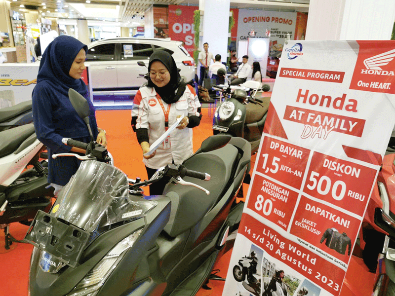 Capella Honda Riau menghadirkan promo untuk varian skutik melalui pameran Honda at Family Day yang digelar di Living World Pekanbaru, baru-baru ini.