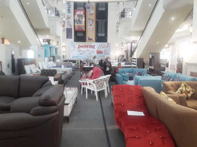 Garuda Sakti Meubel menggelar pameran di Mal Pekanbaru. Pameran mebel ini mendapat perhatian para pengunjung Mal Pekanbaru. Sejak digelar pameran, Kamis (15/9).