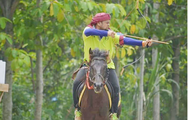 Tempat latihan berkuda di Jalan Soekarno-Hatta, seberang Mal SKA yang dinamakan Horse Power.