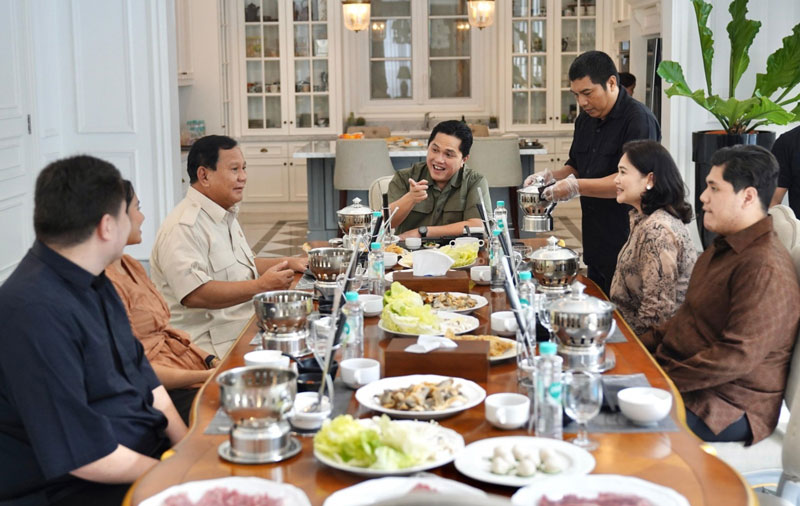 Bakal Capres Koalisi Indonesia Maju (KIM) Prabowo Subianto berkunjung ke rumah Menteri BUMN Erick Thohir, Selasa (31/10/2023).