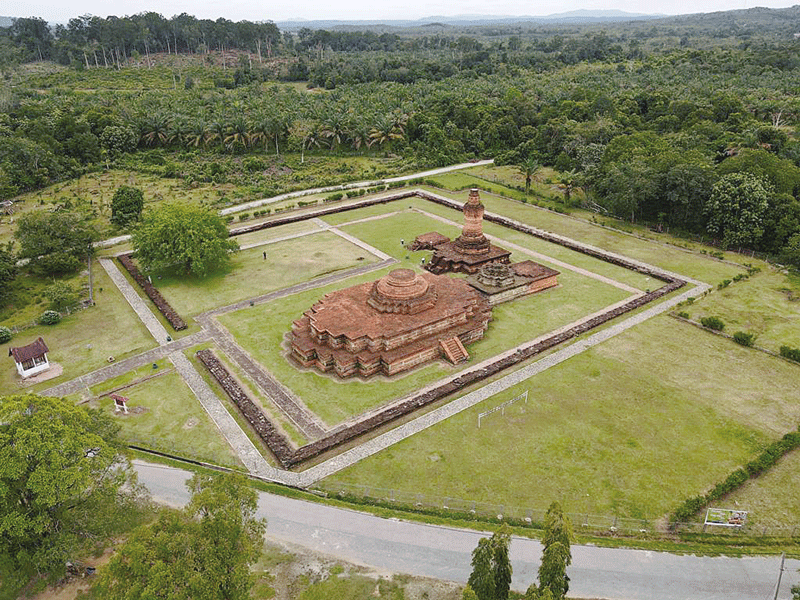 Percandian Muara Takus terlihat megah dan asri. Candi ini terus diteliti untuk menguak sejarah berdirinya.