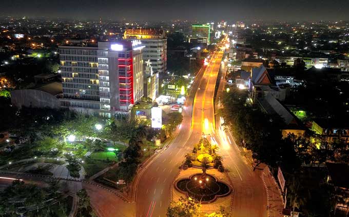 Suasana malam Kota Pekanbaru.