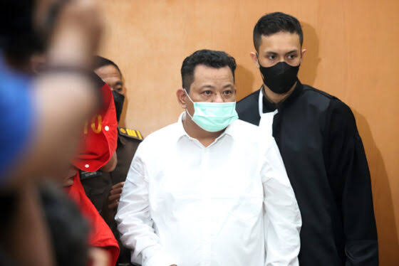 Terdakwa Kuat Maâ€™ruf saat akan mengikuti persidangan di Pengadilan Jakarta Selatan.