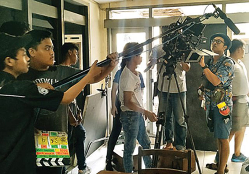 Pemerintah menyebarkan surat edaran agar semua rumah produksi segera menghentingan aktifitas syuting. (EDI SUSILO/JAWA POS)