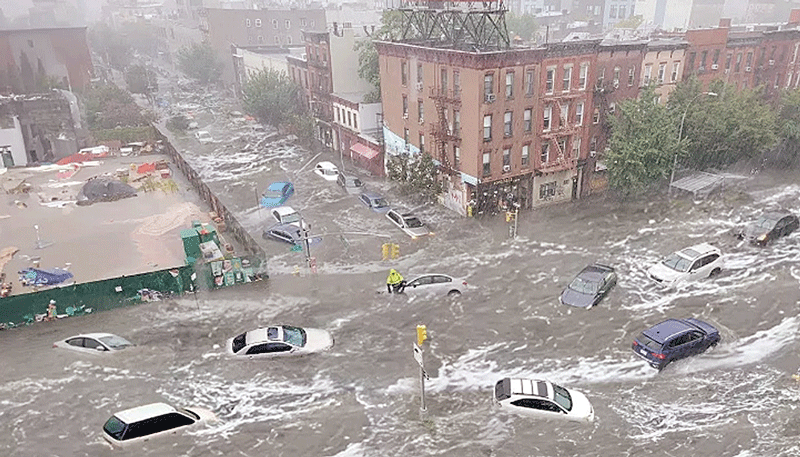Banjir bandang di New York Amerika Serikat akhir pekan lalu melumpuhkan transportasi publik seperti kereta bawah tanah, komuter, bus hingga penerbangan menjadi terhambat atau ditutup. Sebanyak 1.000 jadwal penerbangan dari bandara John F. Kennedy, LaGuard